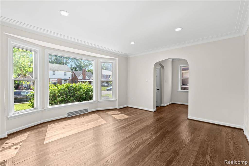 Detroit, MI 48221,18639 Kentucky Street