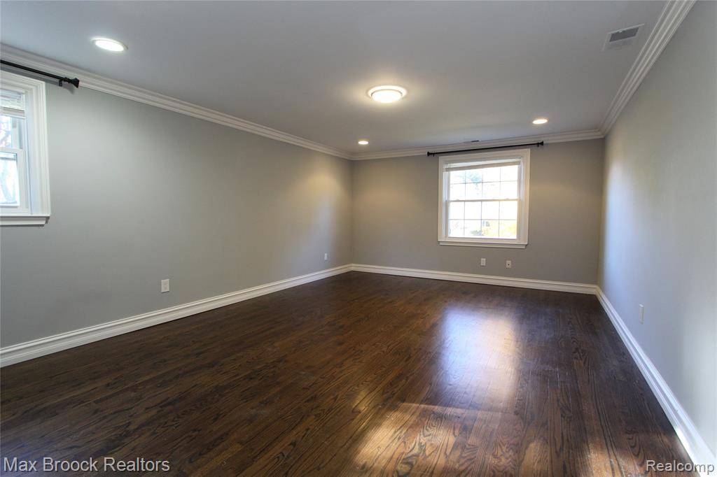 Farmington Hills, MI 48331,30024 Beacontree Street