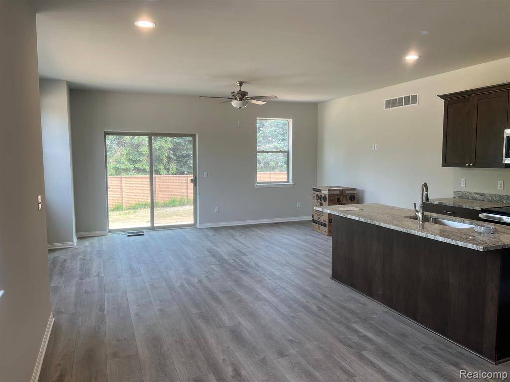 Sterling Heights, MI 48314,4100 SECLUDED PINES DR