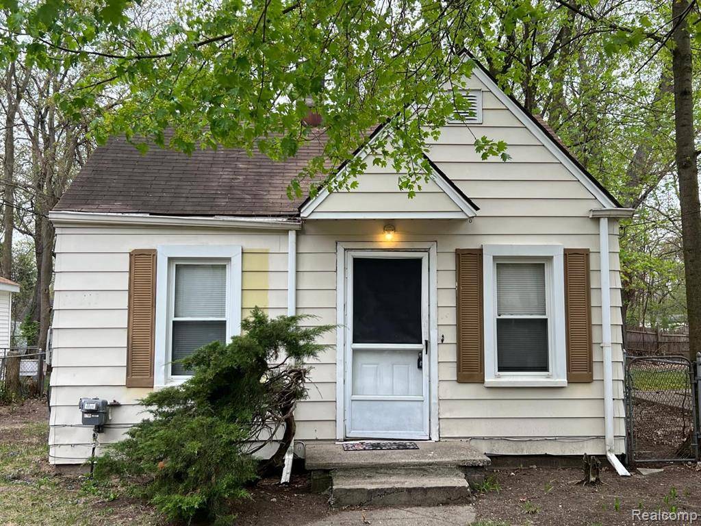 Southfield, MI 48033,23217 HELEN Street