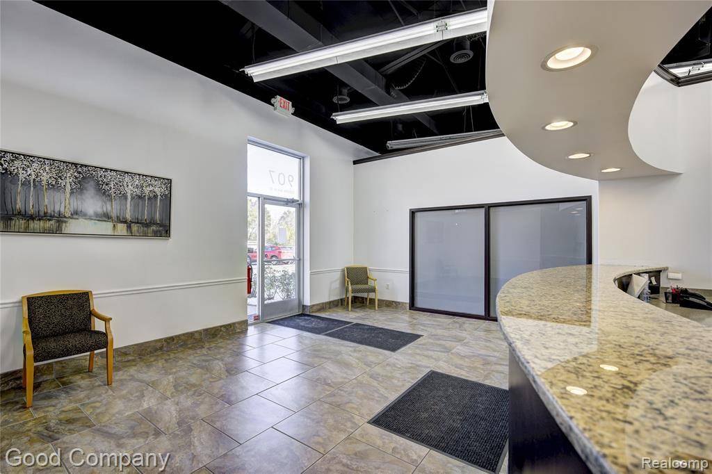 Royal Oak, MI 48067,907 S Main Street