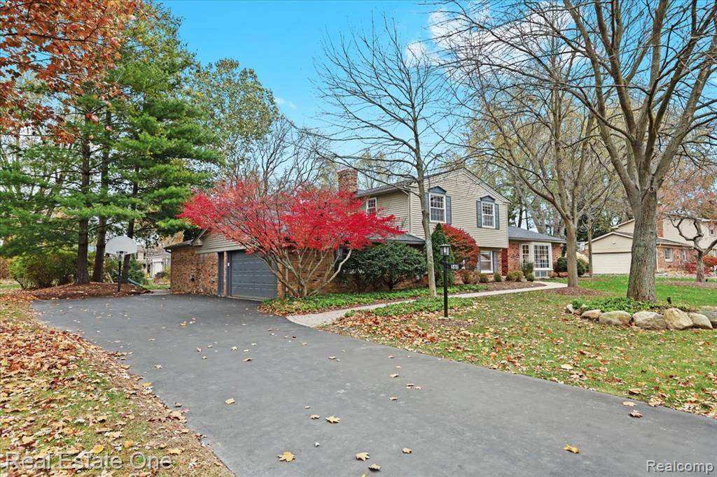 Bloomfield Hills, MI 48301,5611 Priory Lane