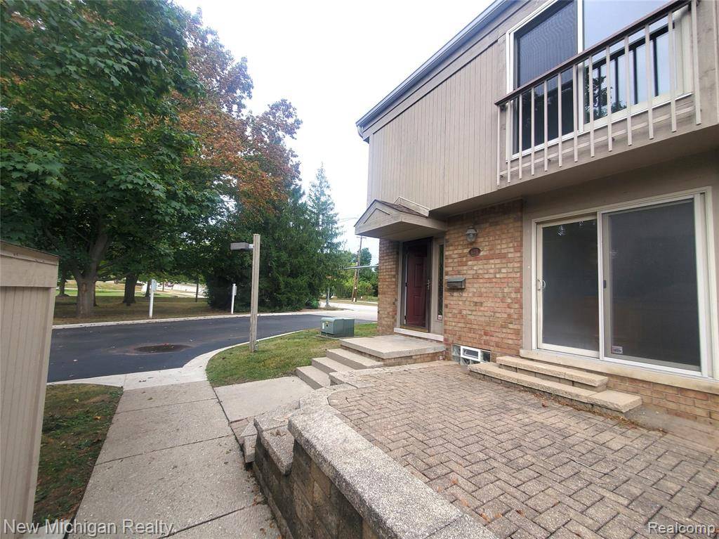 Rochester Hills, MI 48307,673 Oakbrook W