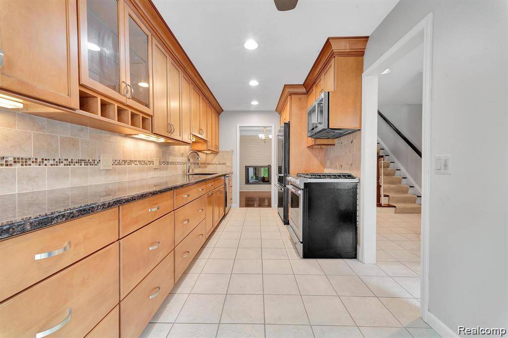 Bloomfield Hills, MI 48304,1285 GREENGLEN Court