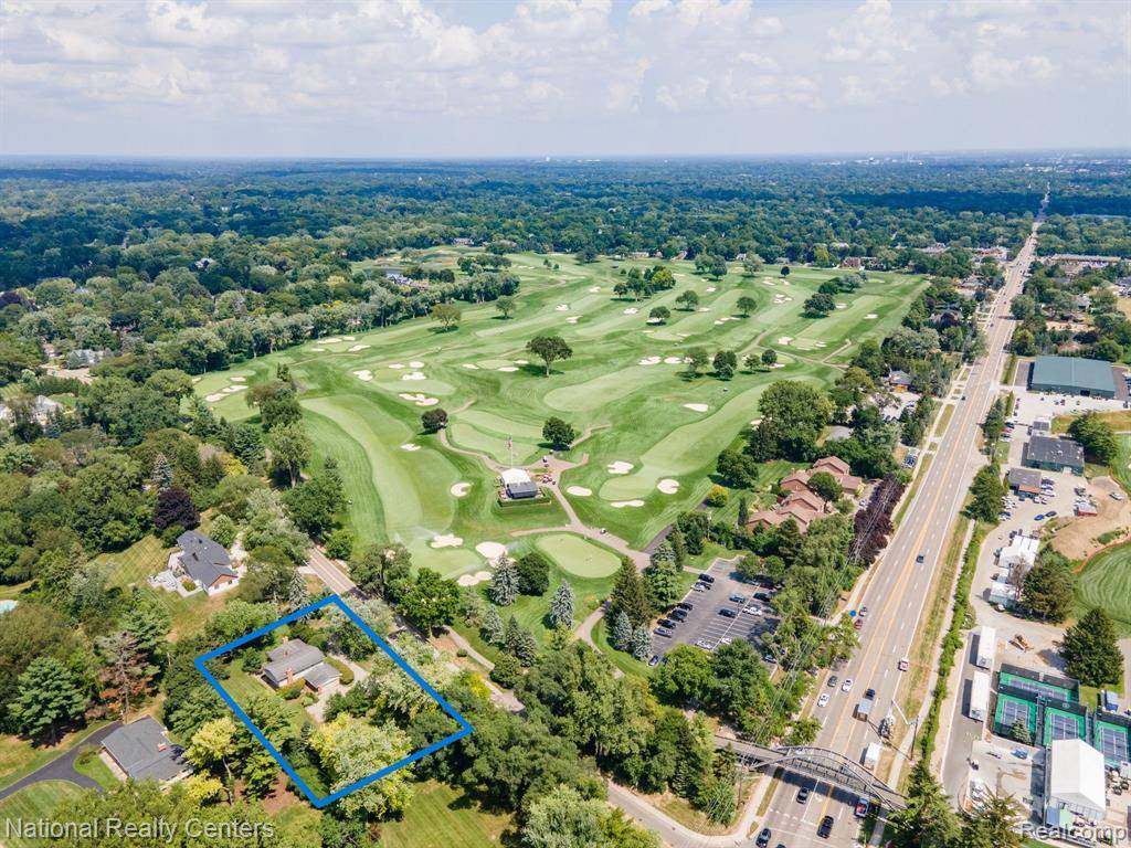 Bloomfield Hills, MI 48301,6450 Gilbert Lake Road