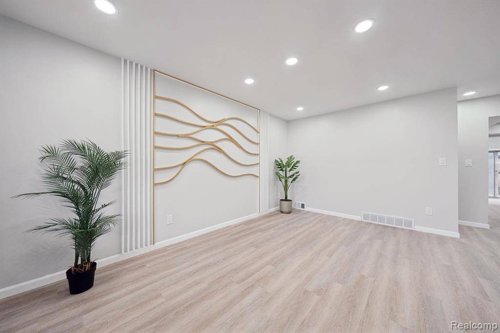 Sterling Heights, MI 48310,5232 Dickson Drive