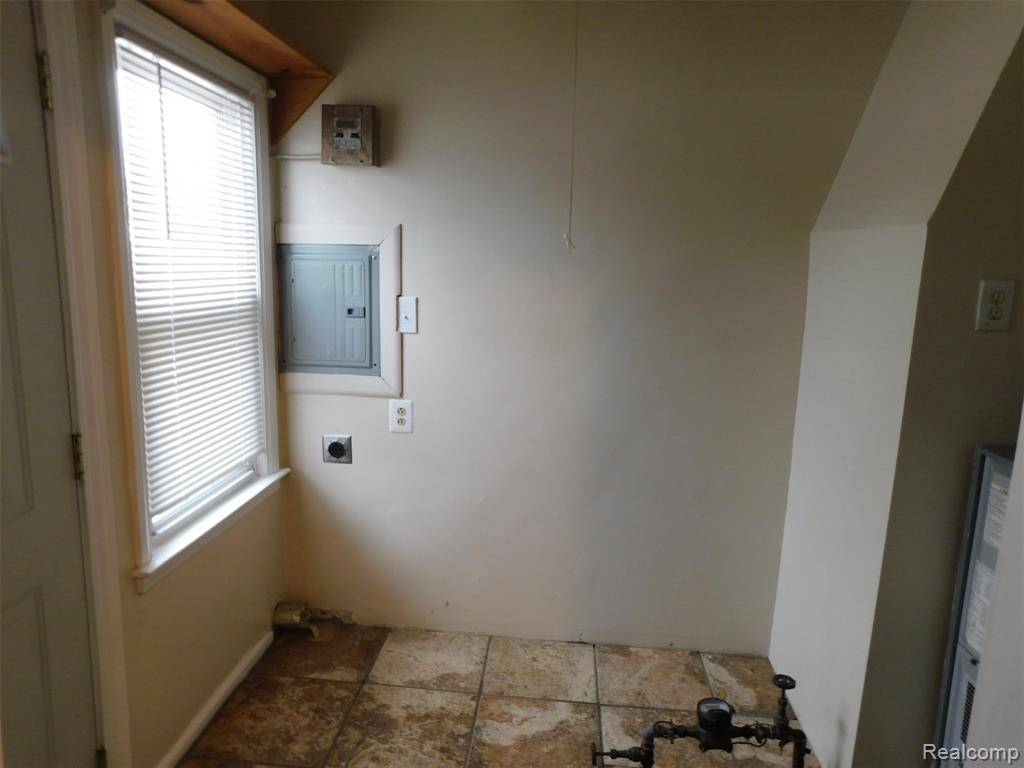 Roseville, MI 48066,28303 ESSEX Street