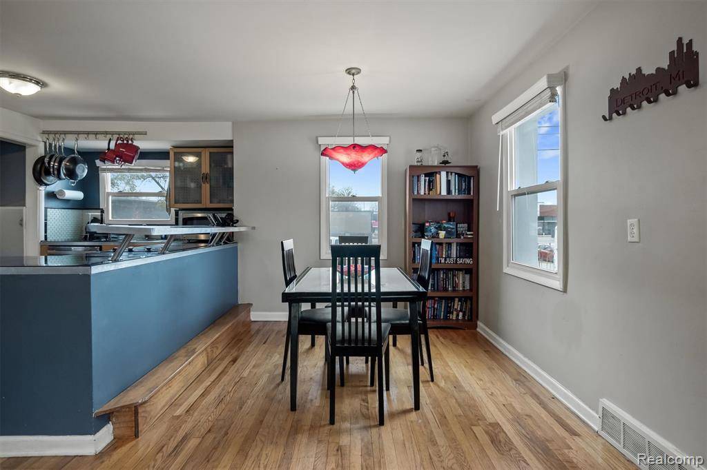 Berkley, MI 48072,2435 Sunnyknoll Avenue