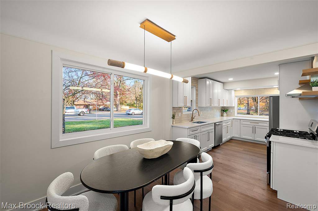 Livonia, MI 48150,34909 W Chicago Street