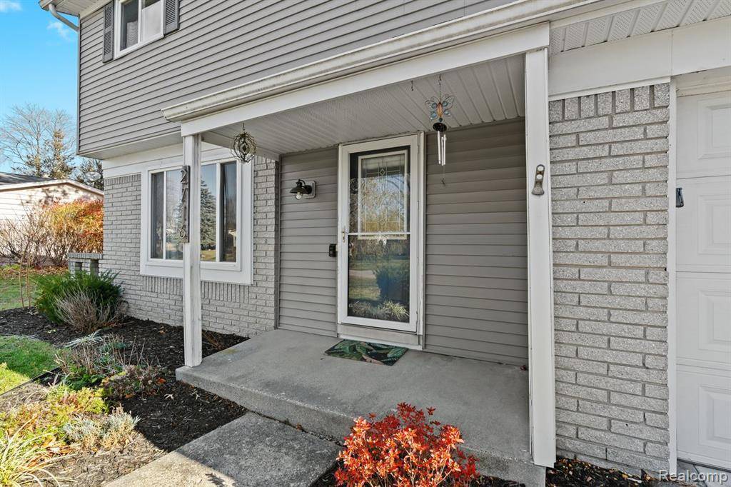 Waterford, MI 48329,2716 Ravenglass Road