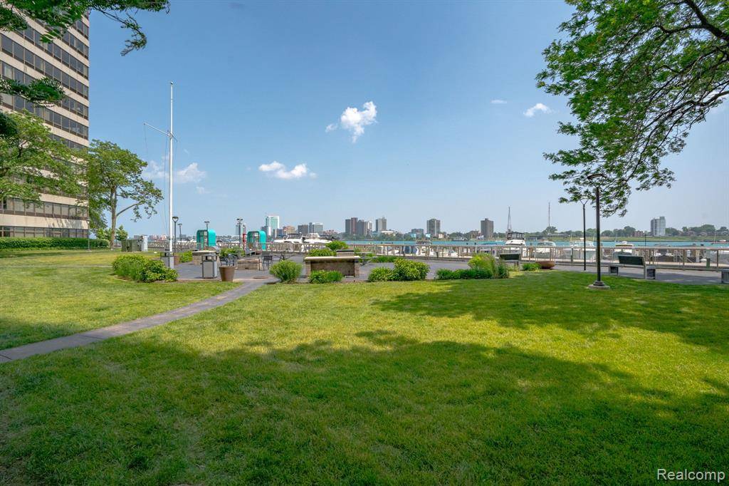 Detroit, MI 48226,1001 Jefferson W Avenue