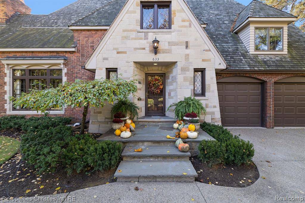 Birmingham, MI 48009,633 Hawthorne Street