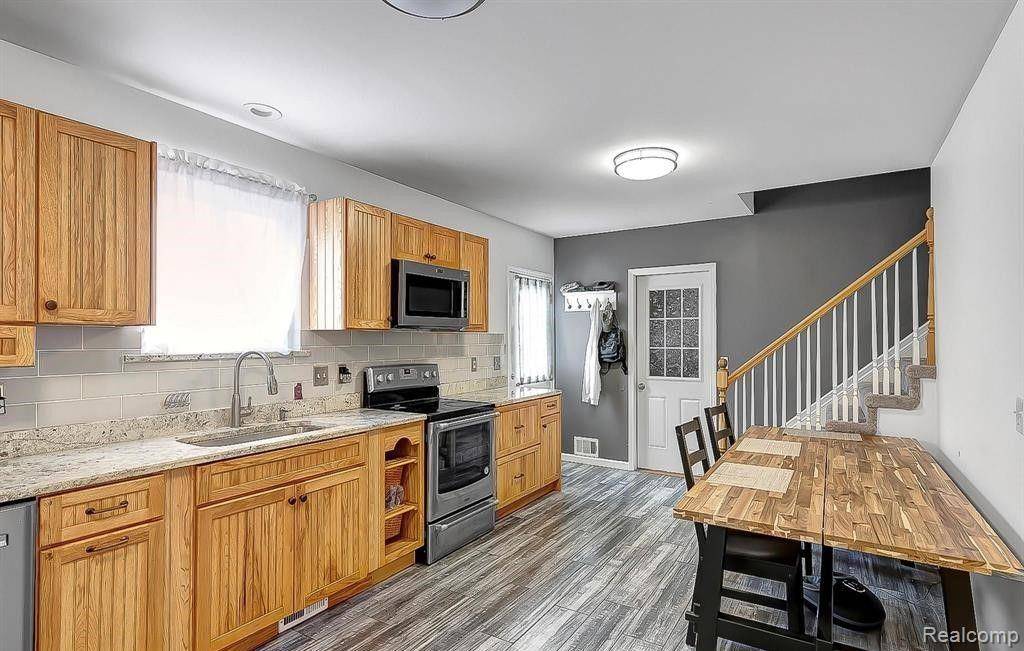 Dearborn Heights, MI 48125,5642 Weddell Street