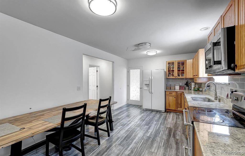 Dearborn Heights, MI 48125,5642 Weddell Street