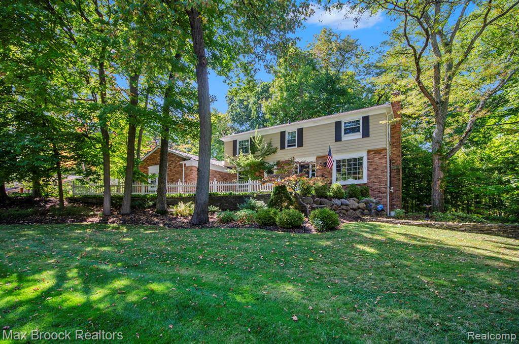 Beverly Hills, MI 48025,32533 Robinhood Drive