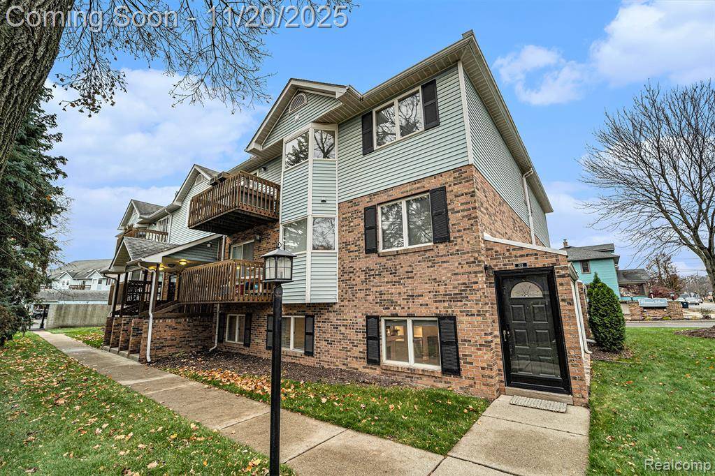 Plymouth, MI 48170,102 Pinewood Circle