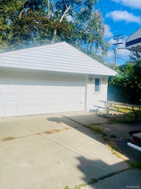 Dearborn, MI 48124,24926 Hickory Street