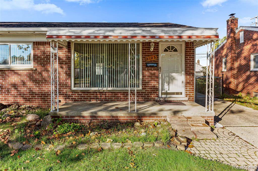Dearborn Heights, MI 48127,5743 Plainfield Street