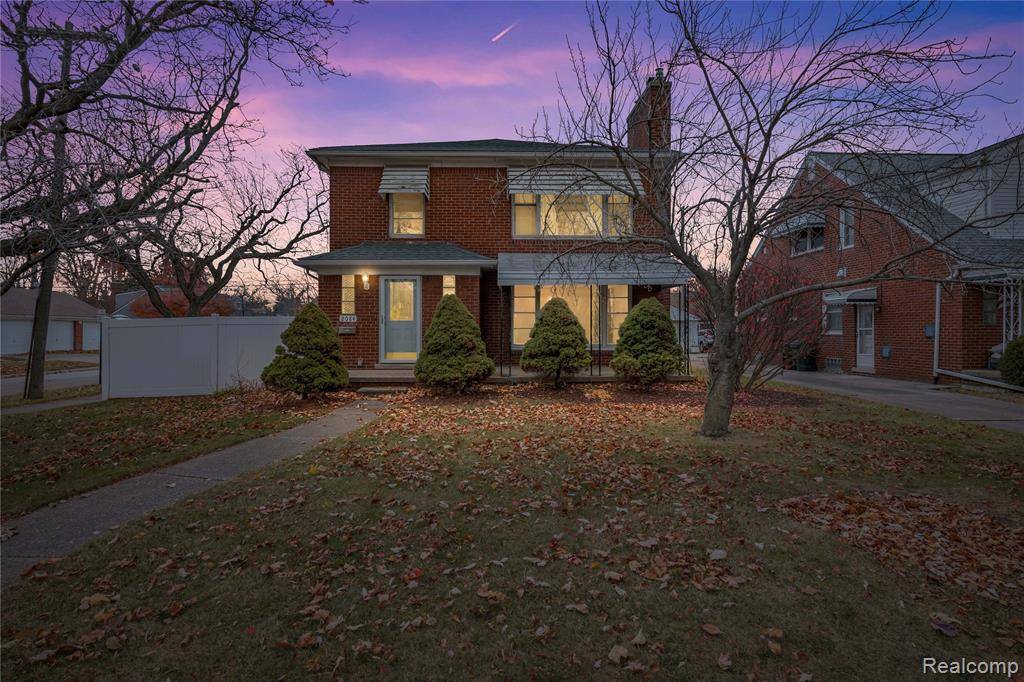 Grosse Pointe Woods, MI 48236,2082 Vernier Road