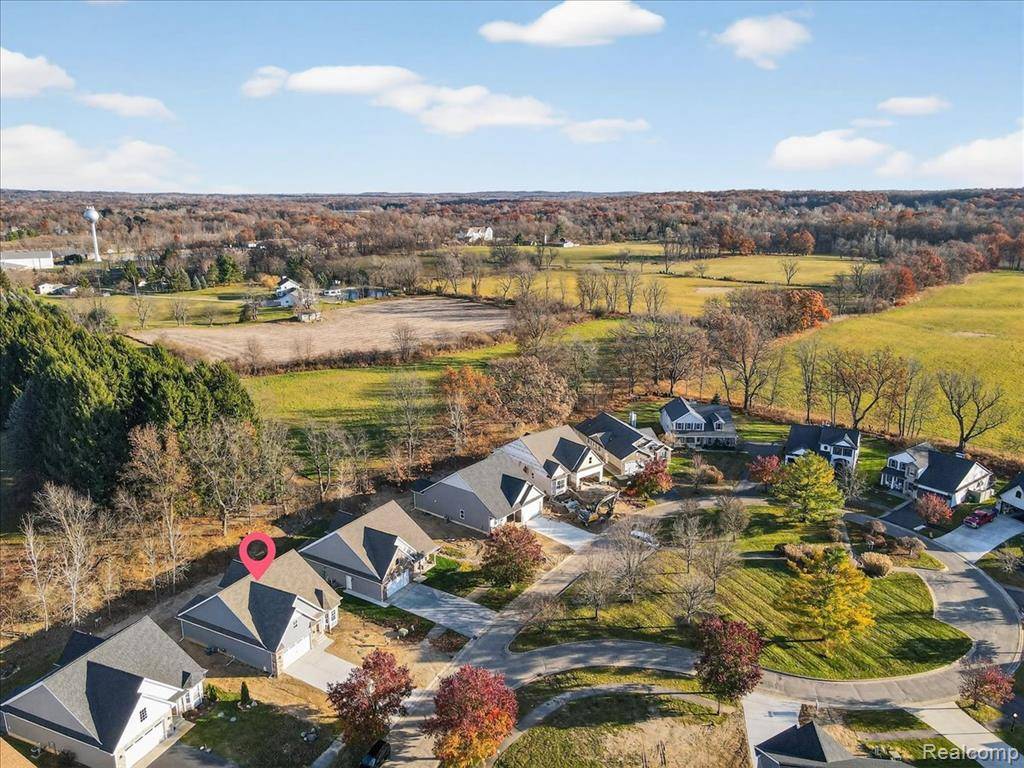 Davisburg, MI 48350,7460 Village Court