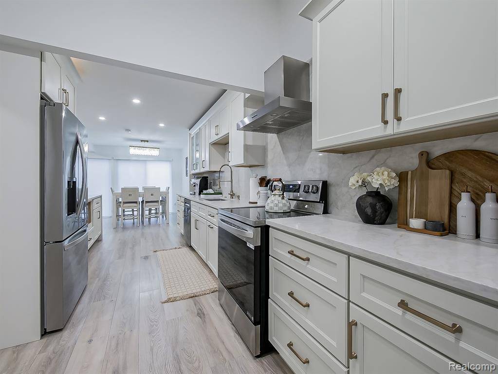 West Bloomfield, MI 48323,2957 MOON LAKE DR Drive