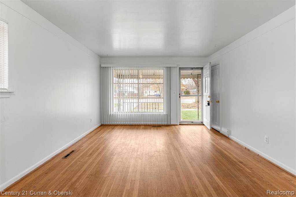 Dearborn Heights, MI 48125,4924 Pelham Street