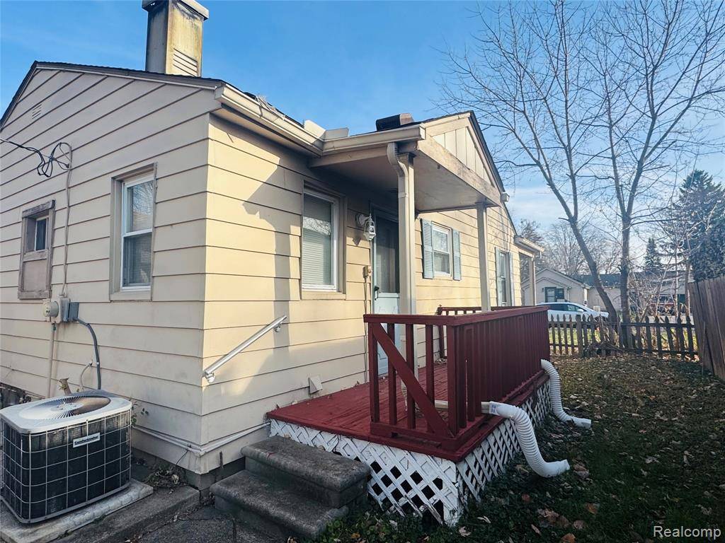 Farmington Hills, MI 48336,22117 Haynes Avenue