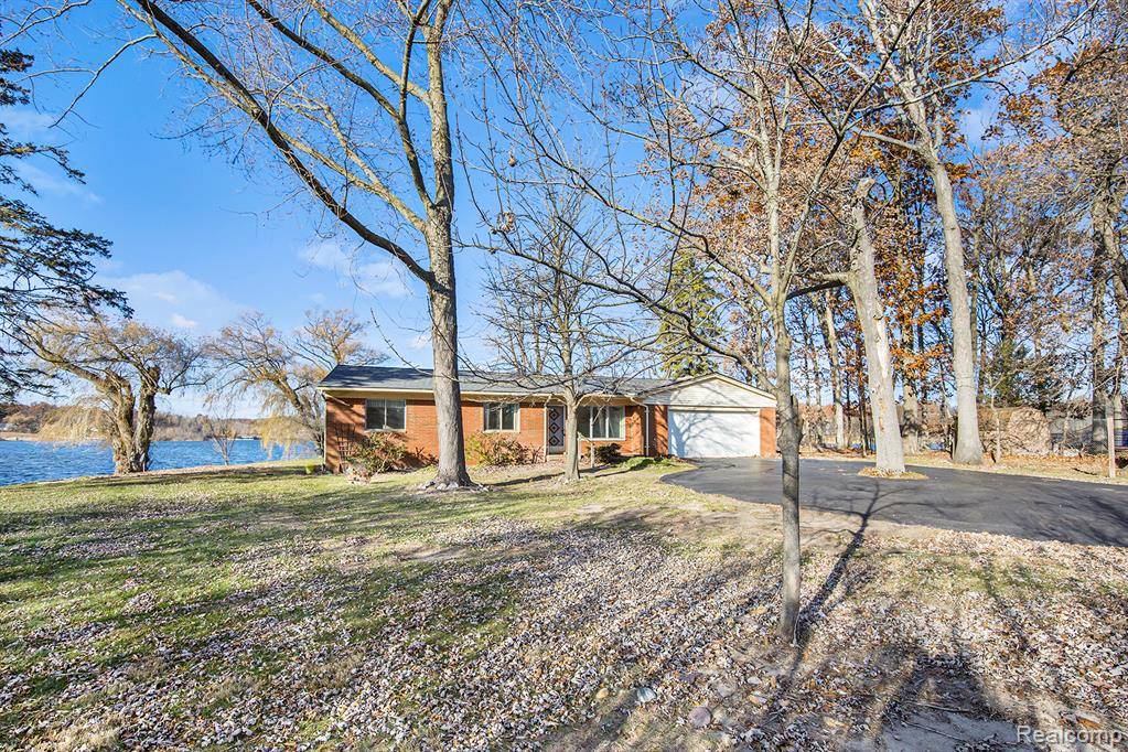 White Lake, MI 48383,736 Beachway Drive