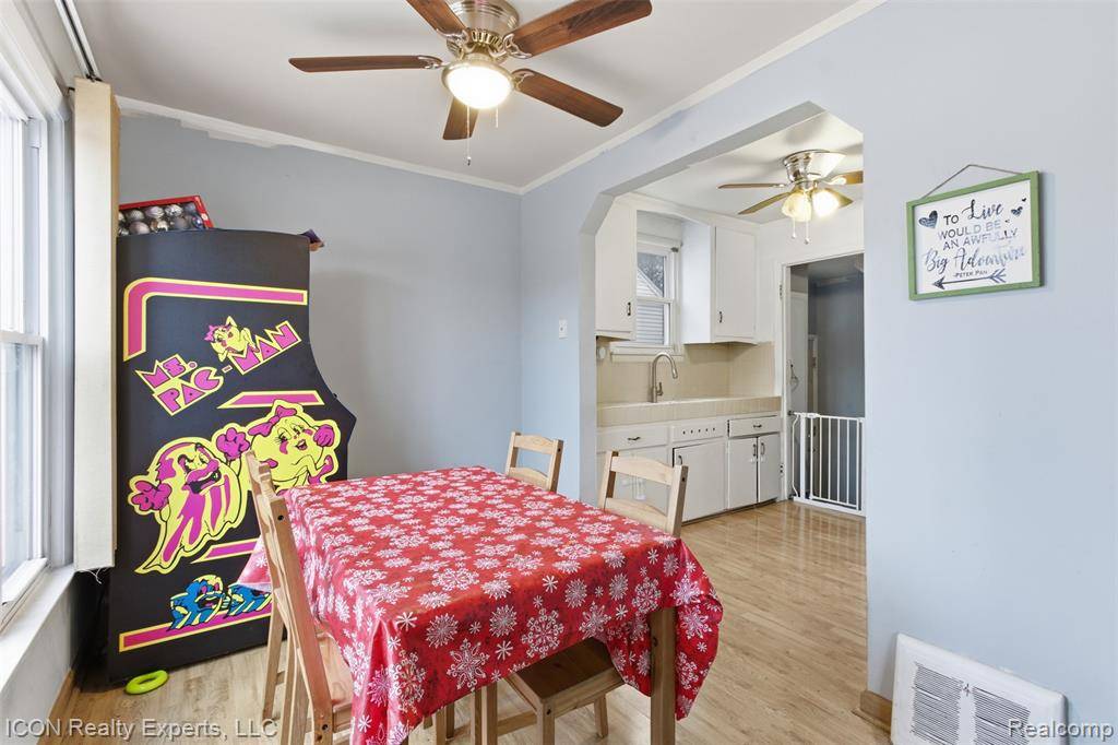 Royal Oak, MI 48067,411 N Stephenson Highway