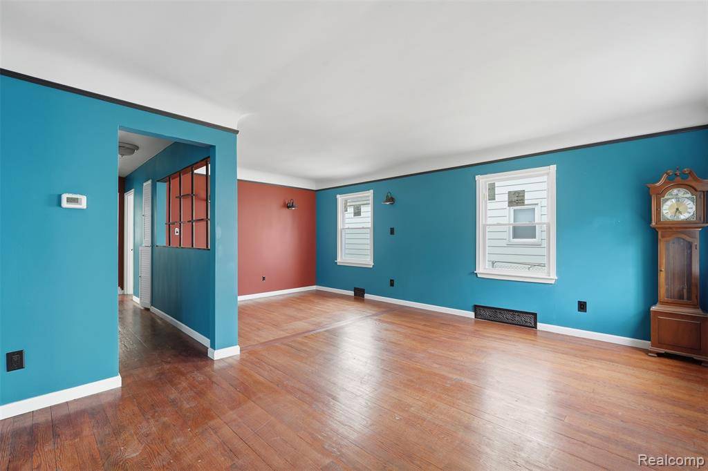 Harper Woods, MI 48225,18984 Woodland Street