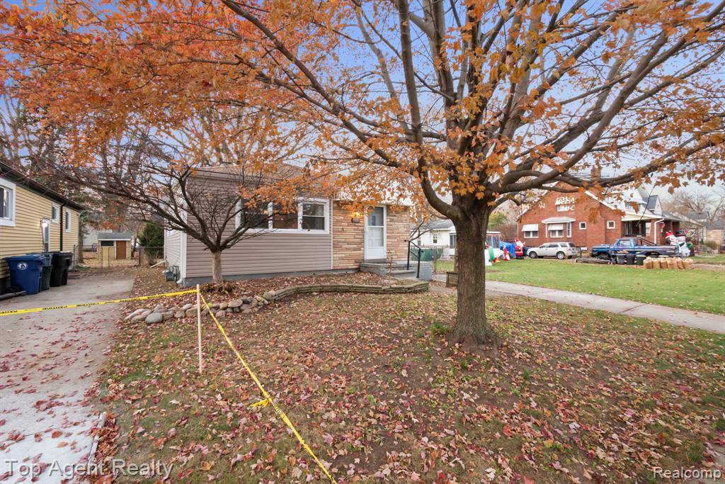 Redford, MI 48240,19157 Centralia