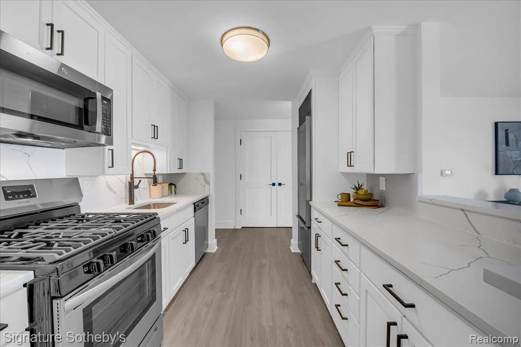 Birmingham, MI 48009,411 S OLD WOODWARD Avenue