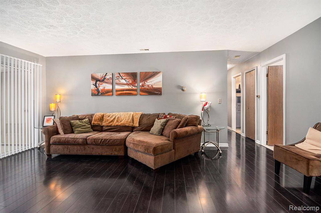 Farmington Hills, MI 48334,27875 Berrywood Lane