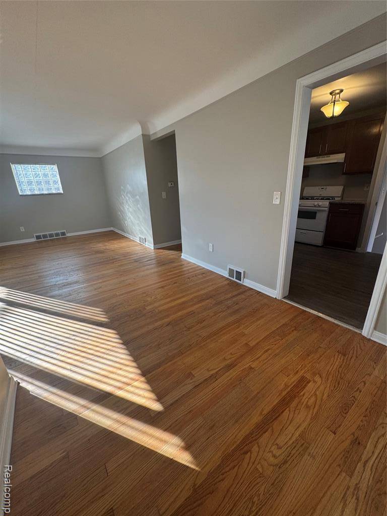 Harper Woods, MI 48225,19645 Woodmont Street