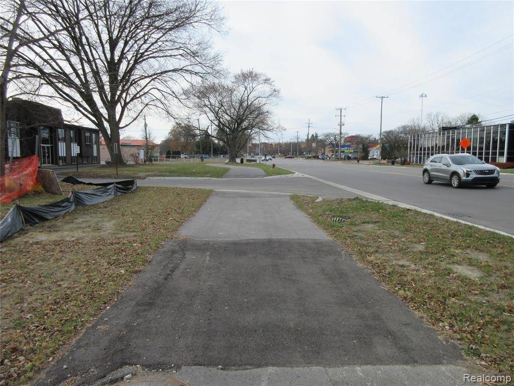 Southfield, MI 48075,21751 W Nine Mile