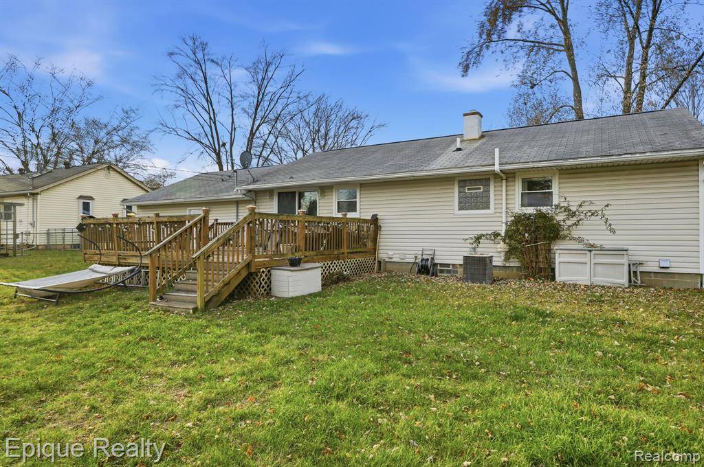 Walled Lake, MI 48390,811 Los Arboles Drive