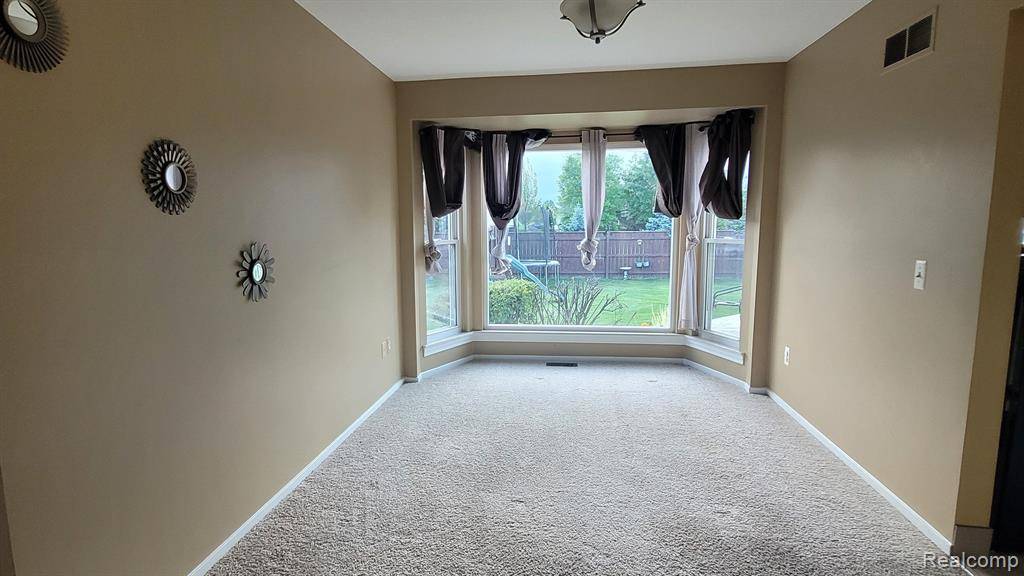 Canton, MI 48187,1443 KNIGHTSBRIDGE Road