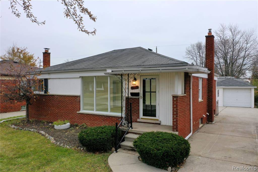 Saint Clair Shores, MI 48081,26712 Larchmont Street