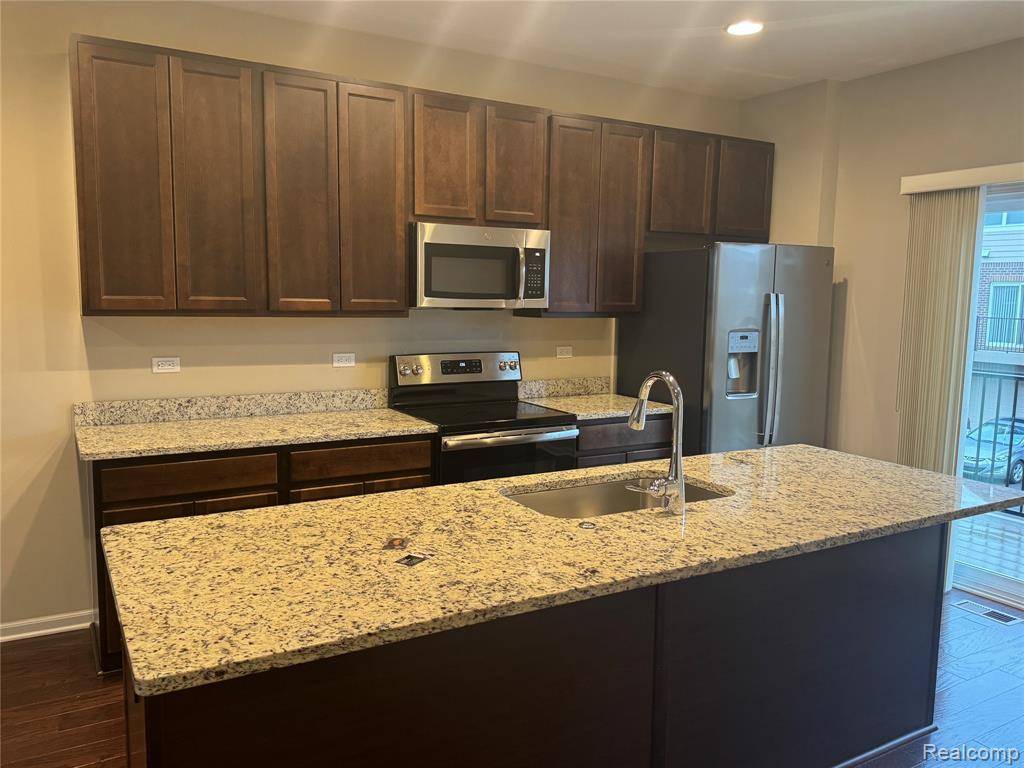 Northville, MI,47757 Hillcrest Drive