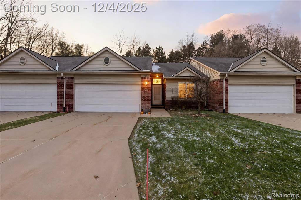 Howell, MI 48843,290 Wood Point