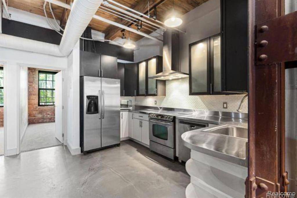 Detroit, MI 48207,6533 E Jefferson Avenue