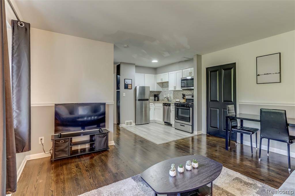 Royal Oak, MI 48067,330 Oakland Avenue