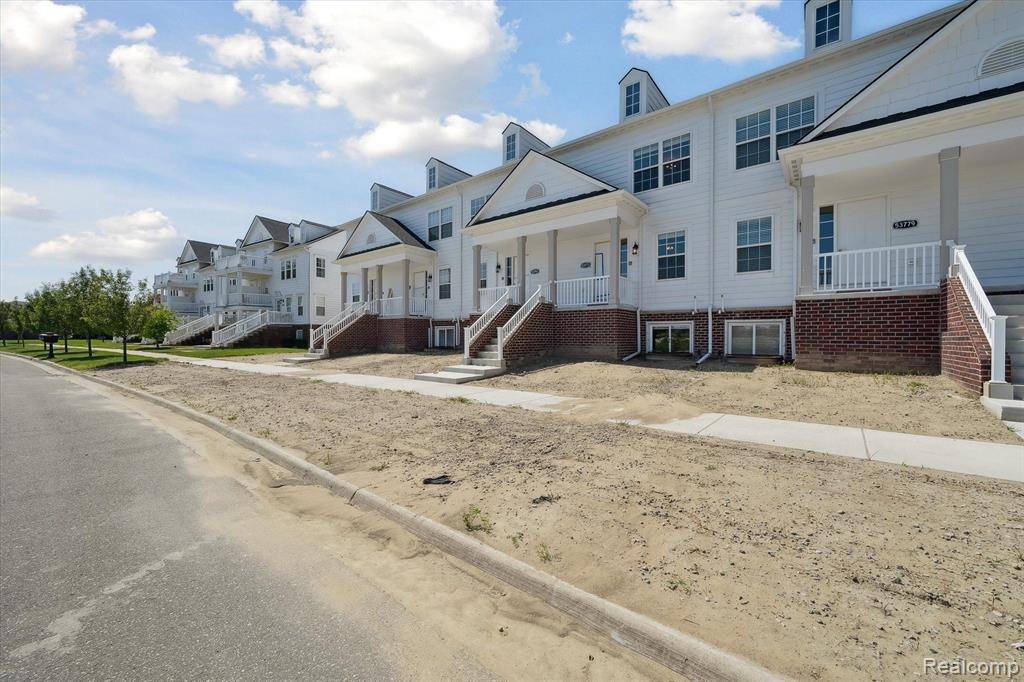 Macomb, MI 48042,53761 CHAMPLAIN Street