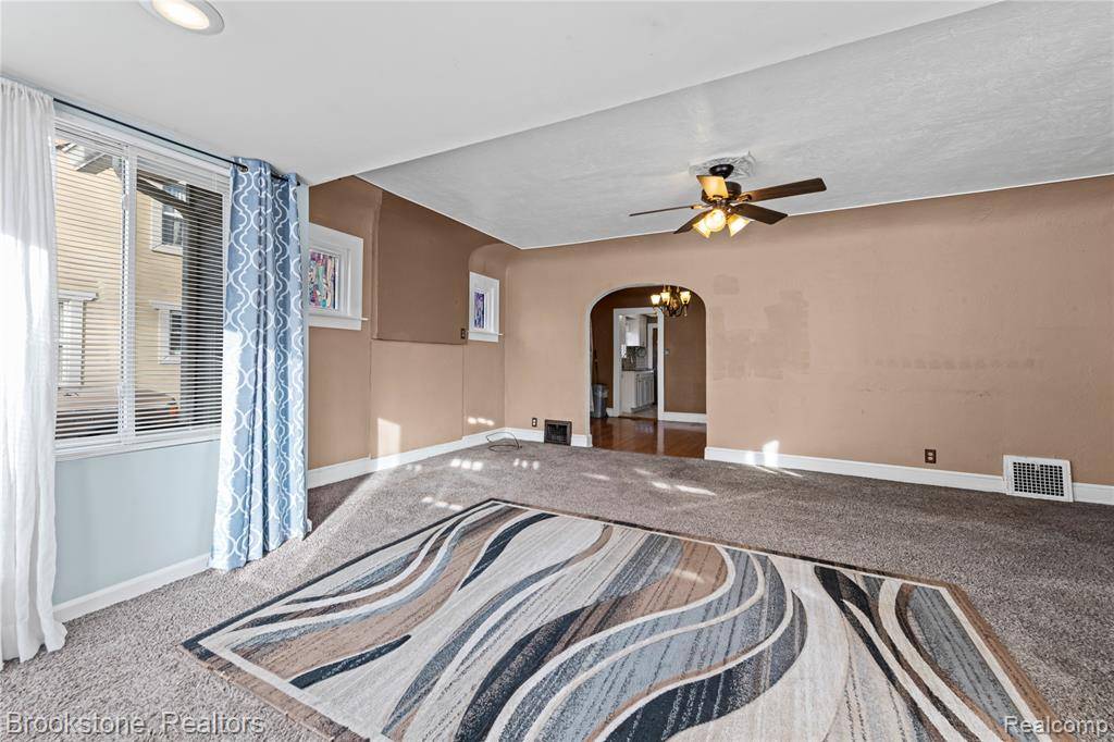 Waterford, MI 48328,1012 La Salle Avenue