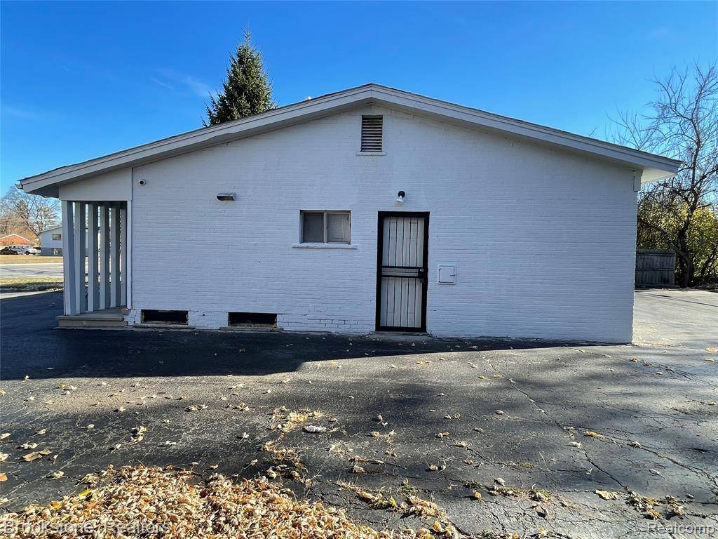 Southfield, MI 48075,16983 W 10 Mile Road