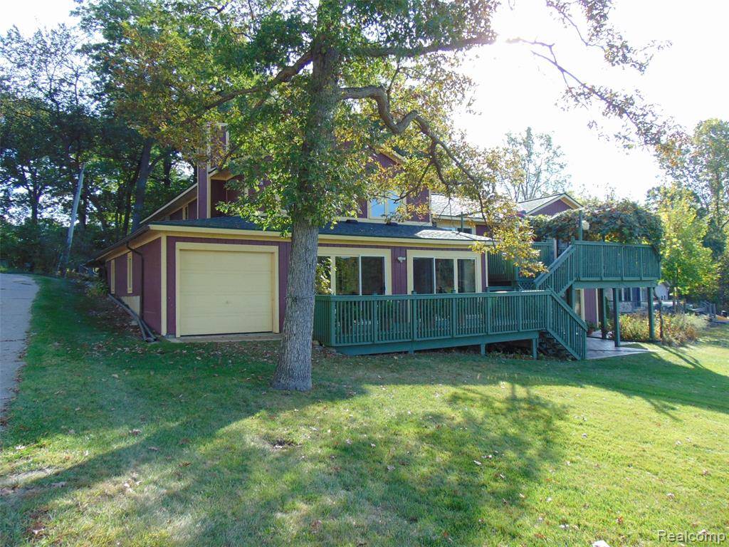 West Bloomfield, MI 48324,2745 Lari Court