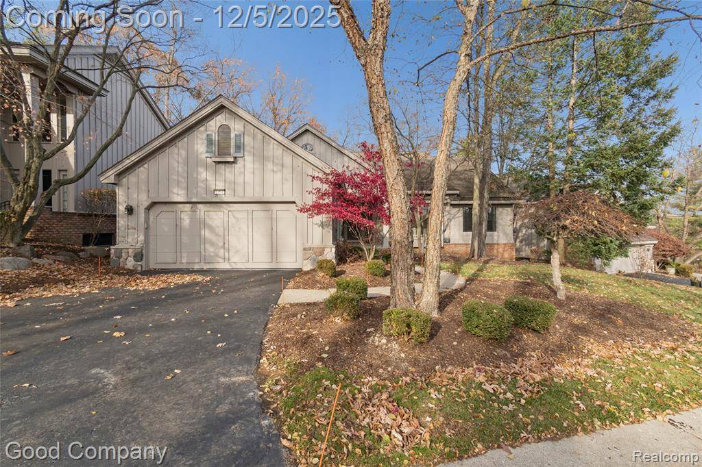 West Bloomfield, MI 48323,5104 Woodcliff Hill W Road