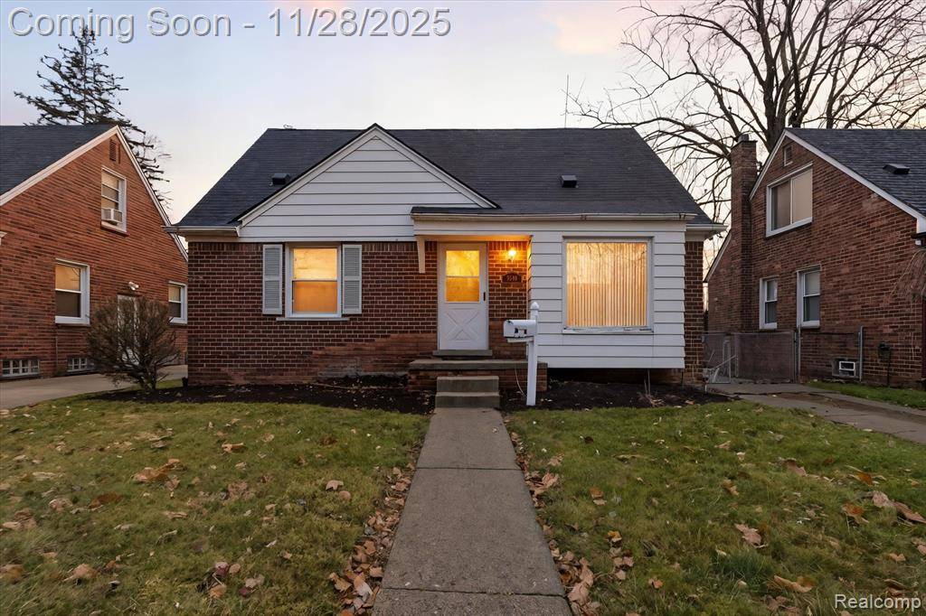 Redford, MI 48239,9540 Mercedes