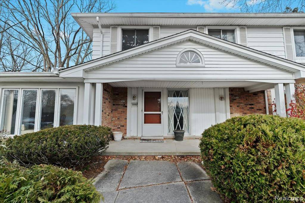 West Bloomfield, MI 48323,3092 Woodland Ridge Drive