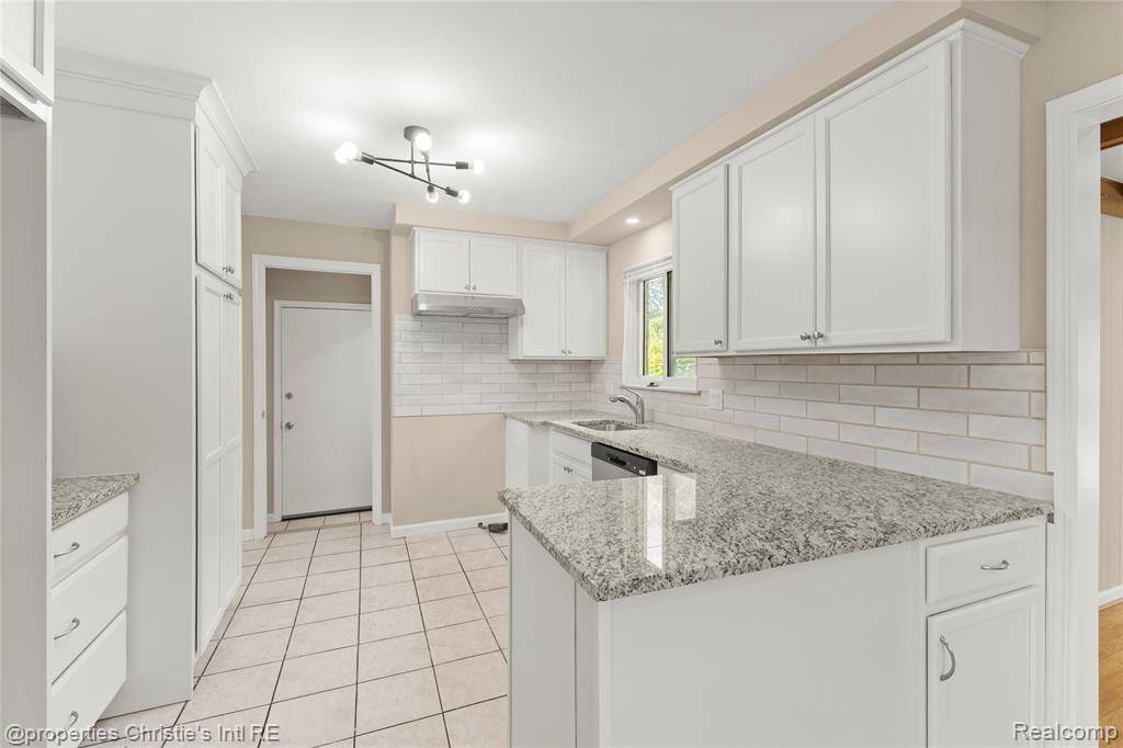 Southfield, MI 48075,15918 Mount Vernon Street